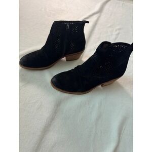 Sofft Black Suede Perforated Ankle Boots Laser Cut Block Heel SF0052001 Sz 9.5M